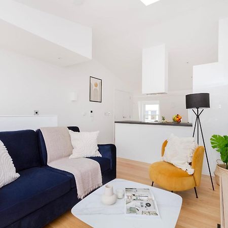 Fitzrovia & Soho - 2Br With Balcony - Cityapartmentstay Londra Esterno foto
