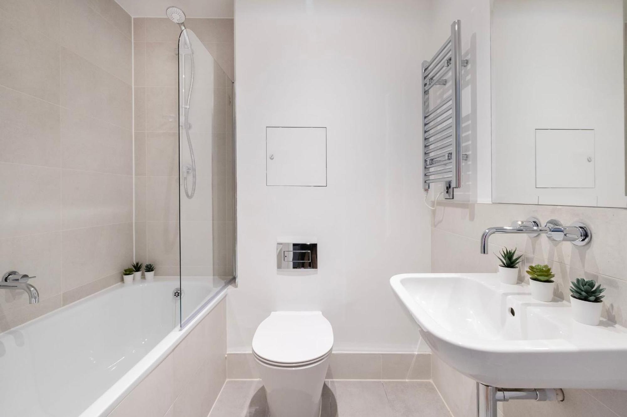 Fitzrovia & Soho - 2Br With Balcony - Cityapartmentstay Londra Esterno foto