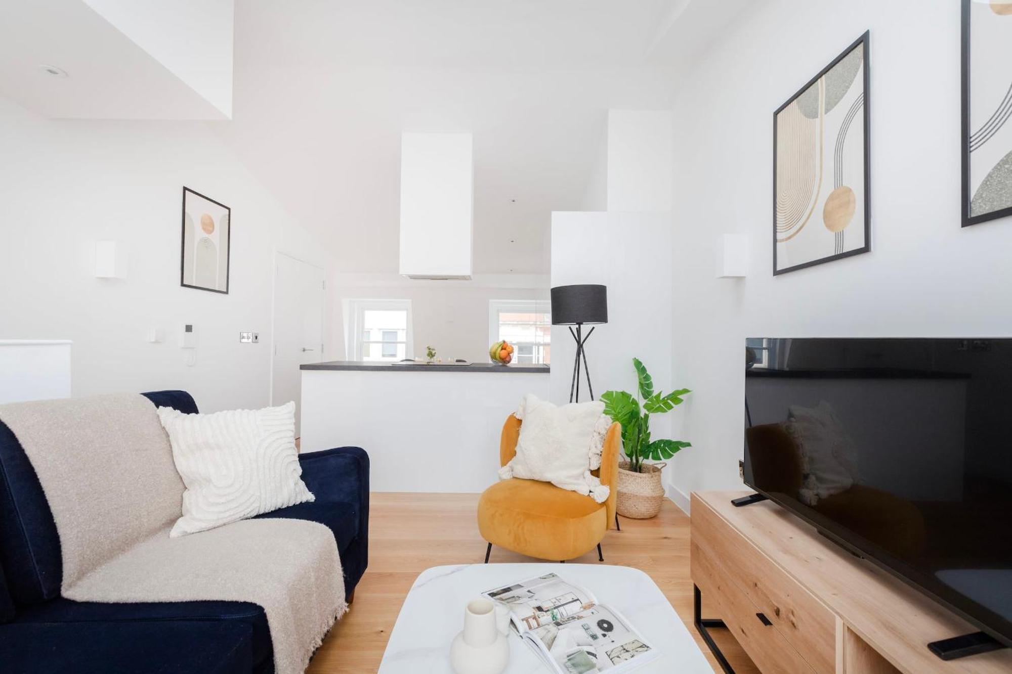Fitzrovia & Soho - 2Br With Balcony - Cityapartmentstay Londra Esterno foto