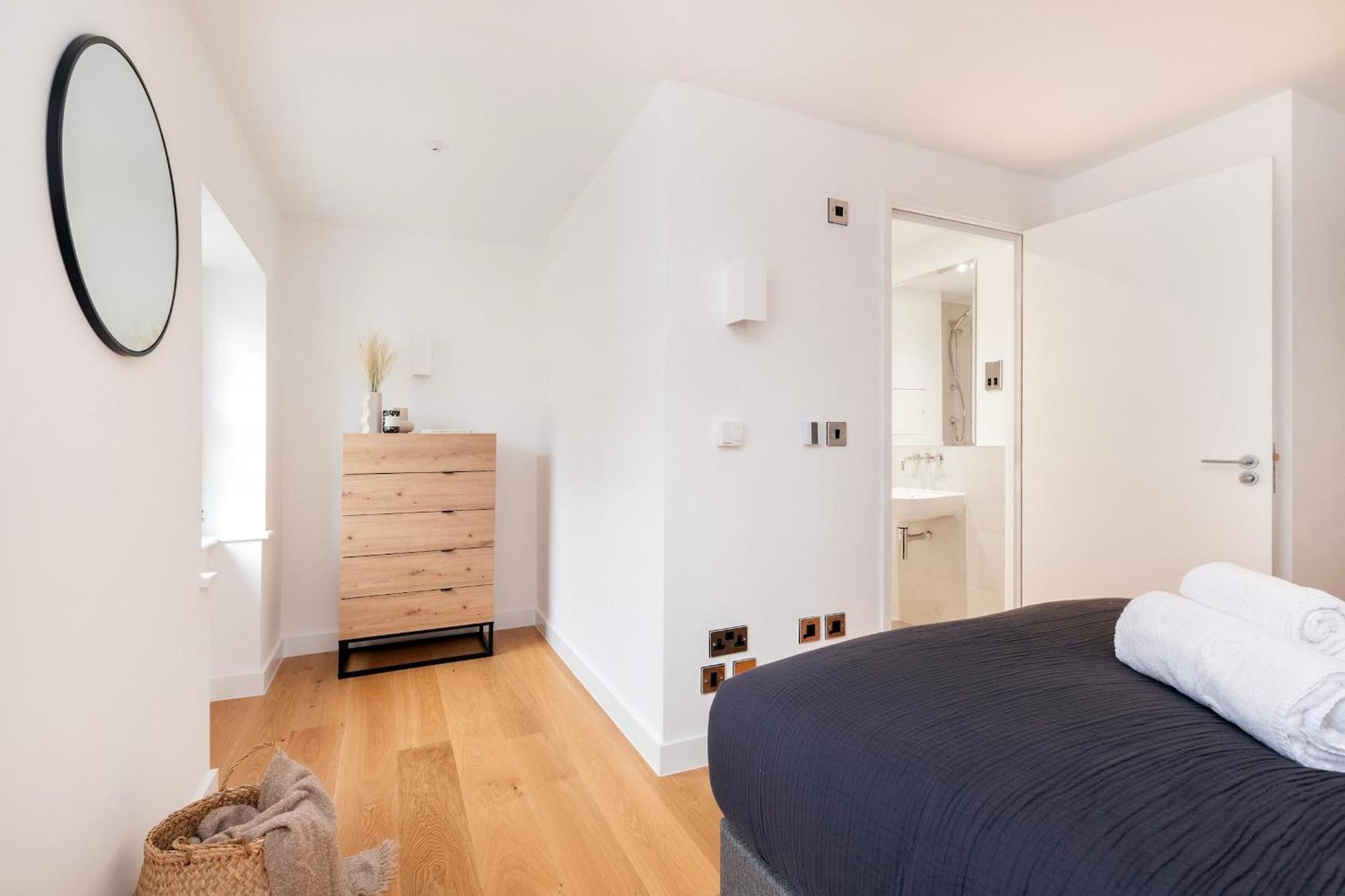 Fitzrovia & Soho - 2Br With Balcony - Cityapartmentstay Londra Esterno foto