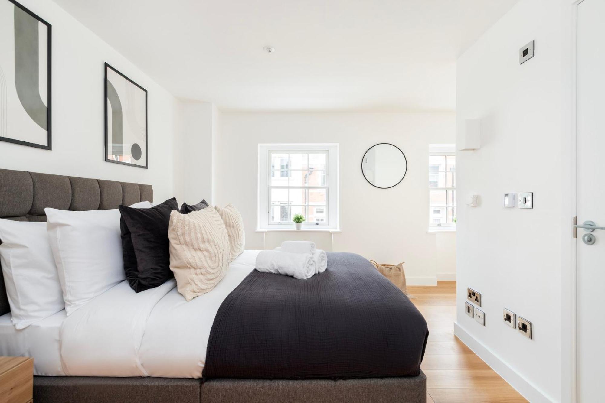 Fitzrovia & Soho - 2Br With Balcony - Cityapartmentstay Londra Esterno foto