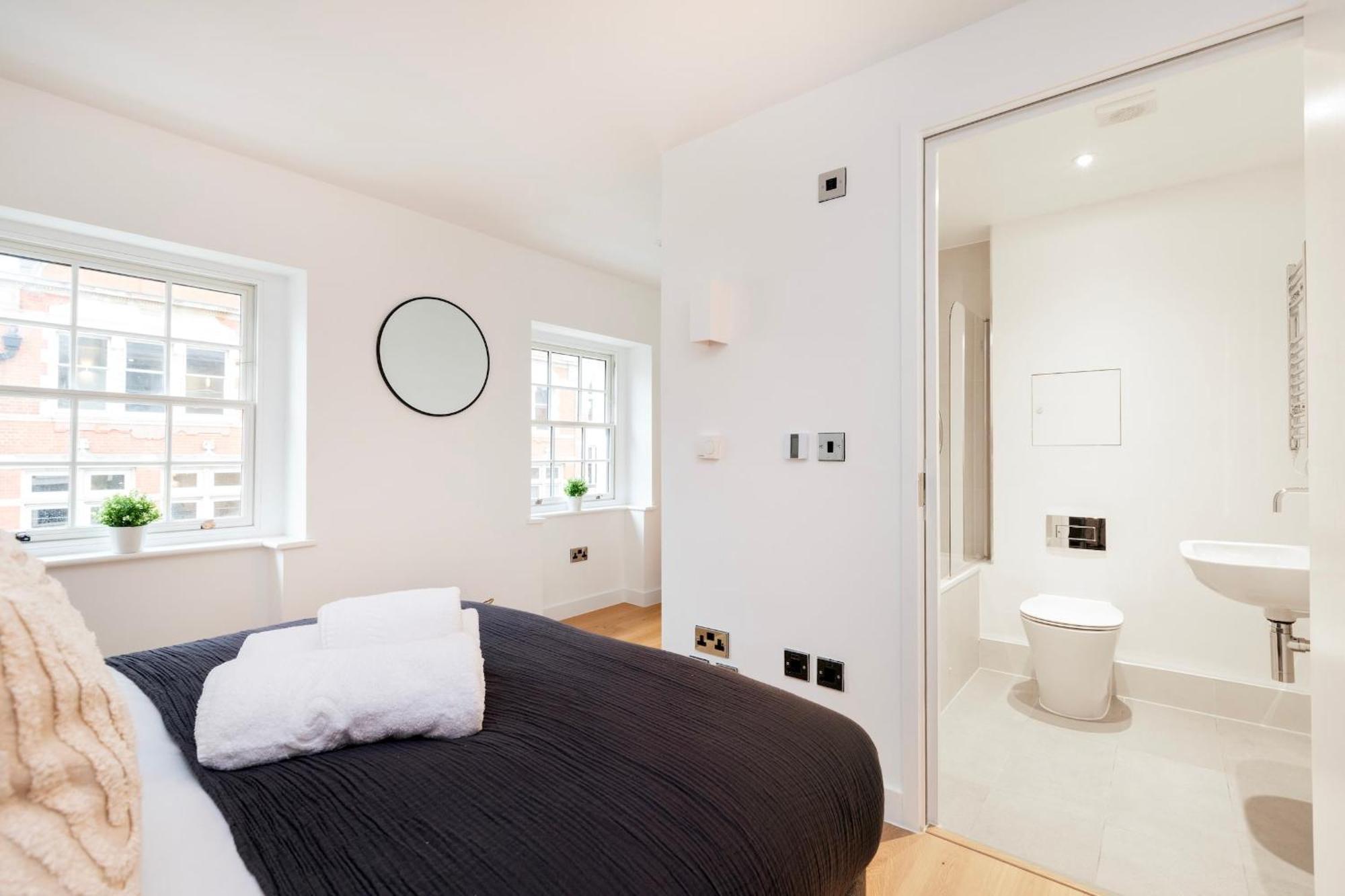 Fitzrovia & Soho - 2Br With Balcony - Cityapartmentstay Londra Esterno foto