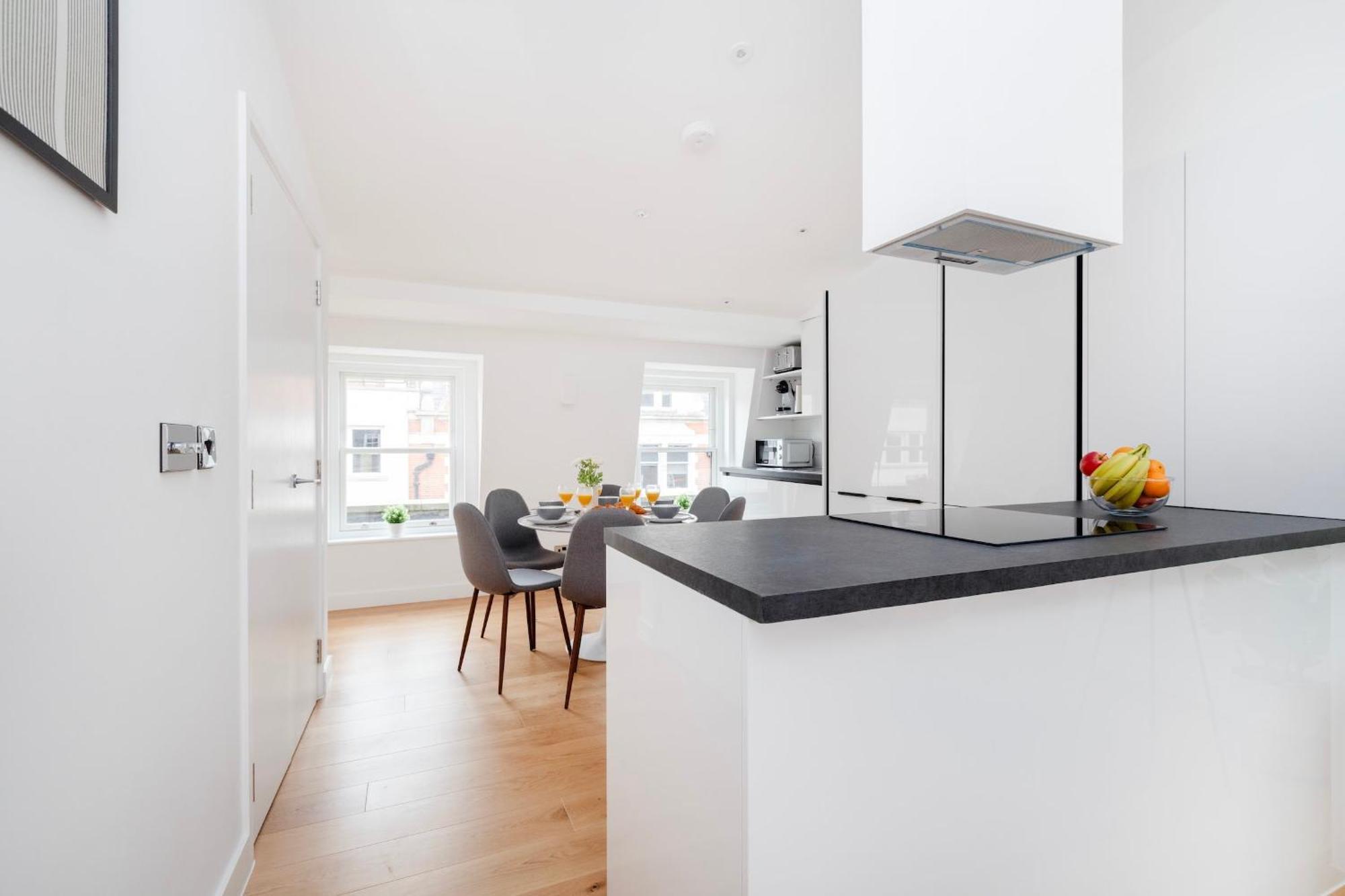 Fitzrovia & Soho - 2Br With Balcony - Cityapartmentstay Londra Esterno foto