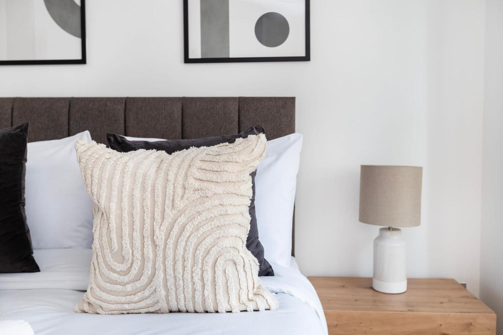 Fitzrovia & Soho - 2Br With Balcony - Cityapartmentstay Londra Esterno foto