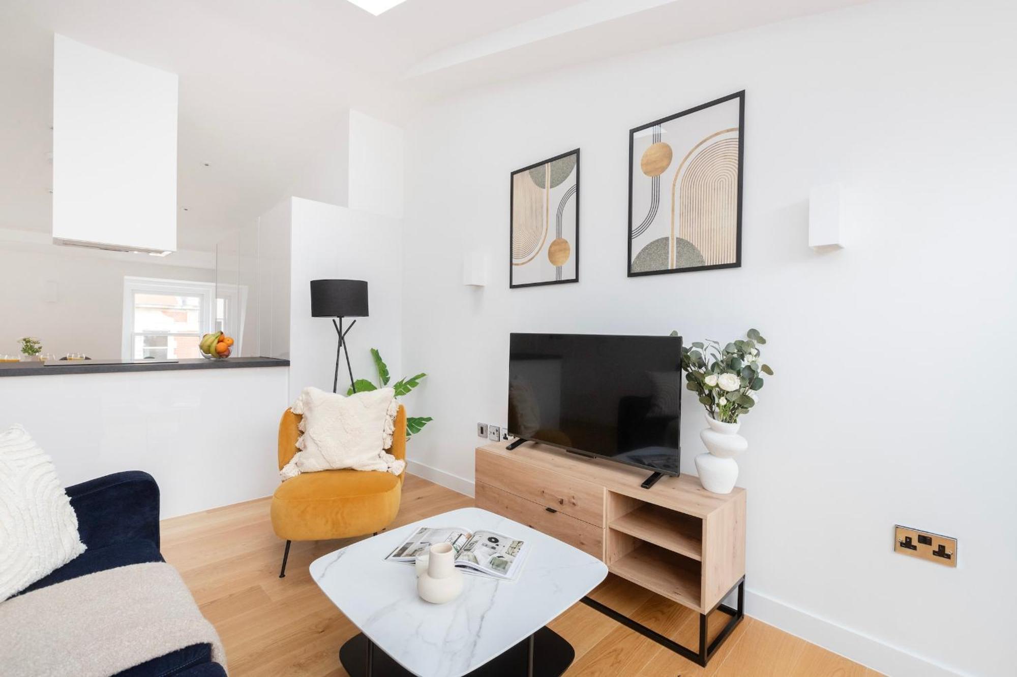 Fitzrovia & Soho - 2Br With Balcony - Cityapartmentstay Londra Esterno foto