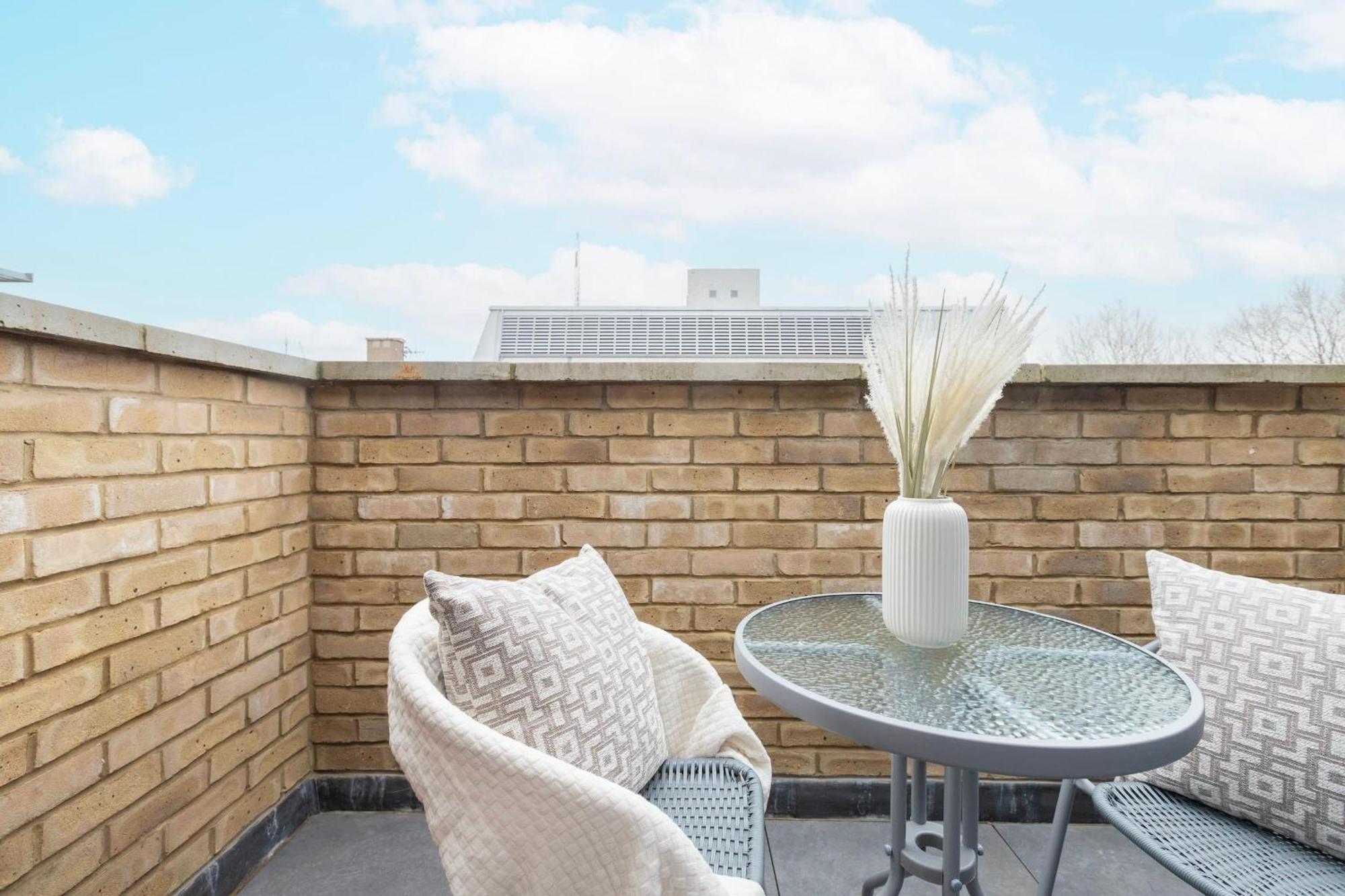 Fitzrovia & Soho - 2Br With Balcony - Cityapartmentstay Londra Esterno foto