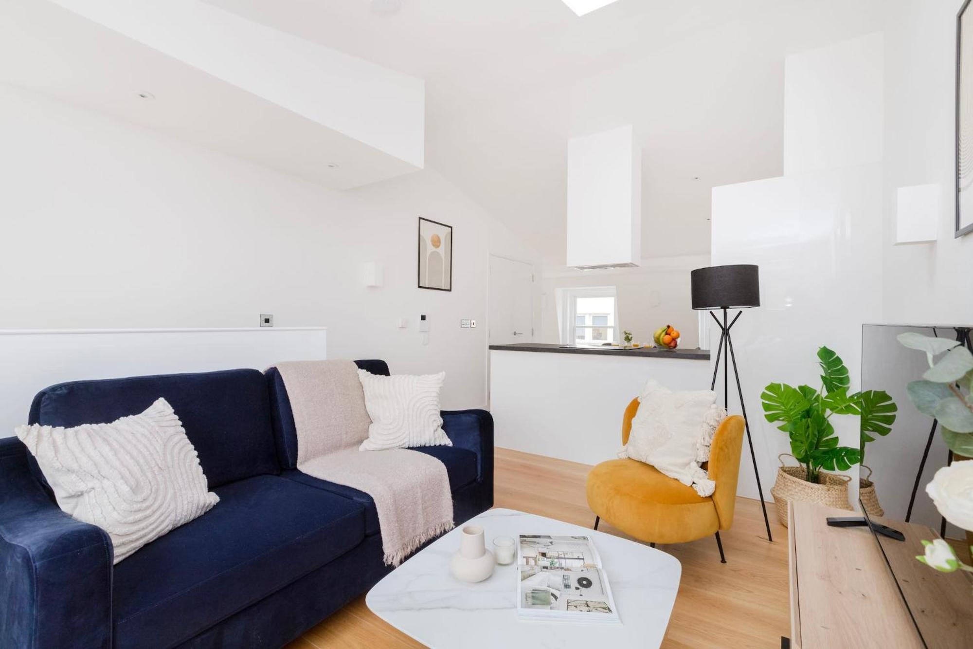 Fitzrovia & Soho - 2Br With Balcony - Cityapartmentstay Londra Esterno foto